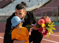 Smiley, imagine adorabilă cu fiica lui. Cum au fost surprinși el și Josephine lângă bradul de Crăciun. „Fără cuvinte...”