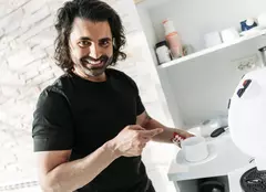 Imagini adorabile cu fiicele lui Pepe în timp ce își țin frățiorul în brațe