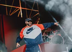 Grasu XXL a ajuns la poliție după ce a stropit cu apă și a înjurat un tânăr la concert. Primele declarații