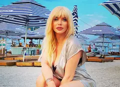 Loredana Groza a îmbrăcat o rochie mini și și-a uimit fanii. „Acum ai 20 de ani?”