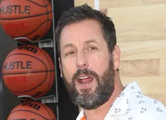 Adam Sandler și-a șocat fanii. Ce s-a întâmplat cu actorul și de ce a fost văzut folosind un baston