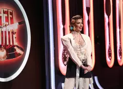 „Chefi la cuțite”, 20 septembrie 2022. Iulia Albu vine să-i surprindă pe jurați. „Păpușa umană Ken”, printre concurenți