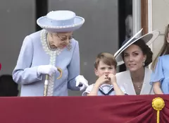 Kate Middleton, dezvăluiri emoționante. Cum a reacționat prințul Louis când a aflat de moartea străbunicii sale, Regina