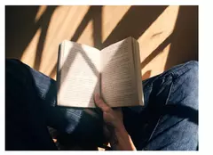 3 cărți scrise de Colleen Hoover pe care le poți comanda de la BOOKZONE