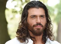 Can Yaman a dispărut de pe rețelele sociale! Filmările pentru „El Turco”, serial original Disney Plus, au fost oprite
