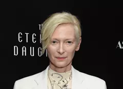 Cum s-a îndrăgostit de filme Tilda Swinton, actrița care nu crede despre ea că e „chiar o actriță”