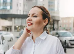 3 feluri la modă de a aranja o cămașă de femei pentru purtarea zilnică