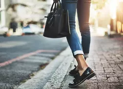 Ce model de geantă va fi la modă în această toamnă? Consultă 4 tendințe pregătite de stiliștii noștri!