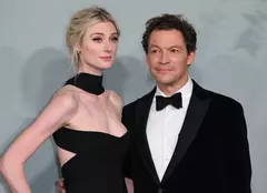 „The Crown”, sezonul 5. Elizabeth Debicki, interpreta Prințesei Diana, apariție senzațională la premiera londoneză a serialului Netflix