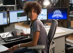 Filme la TV azi, 14 noiembrie: „Apel de urgență”, „Alertă de gradul 5”, „Omul-Păianjen: Departe de casă”