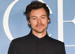 Lui Harry Styles i s-au rupt pantalonii pe scenă, în timpul unui concert. Ce-a făcut artistul ca să rezolve situația