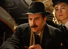 „Uite-i cum fug”, o poveste în stil Agatha Christie e disponibilă pe Disney Plus. Distribuție, povestea filmului, trailer