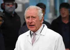 Regele Charles al III-lea, momentele pe care ar vrea să le dea uitării și nu poate