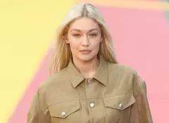 Gigi Hadid, în lacrimi după ce a fost întrebată ce nu știe încă lumea despre ea. Cum reacționează când e surprinsă de paparazzi cu fiica ei
