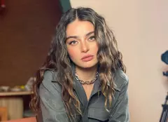 Ayça Ayșin Turan („Povestea de pe insulă”) ar putea juca într-un nou film turcesc. Regizor este chiar noul ei iubit