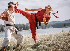 Filme la TV azi, 20 martie: „Pumnul asasinului”, „Crusoe”, „Un cuplu mortal”, „Vânătorul de recompense 2049”