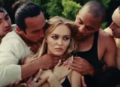 Serialul „Idolul”, aplaudat la Cannes și măcelărit de critici, va fi în curând la HBO