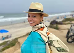 Cum arată Andreea Marin în costum de baie. Unde a plecat în vacanță Zâna surprizelor