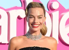 Fără roz la premiera filmului Barbie! Margot Robbie a strălucit într-o rochie neagră