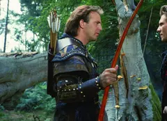 Filme la TV azi, 5 august: „Robin Hood, prinţul hoţilor”, „Sus, în aer”, „Răzbunare”, „Mereu la prima întâlnire”