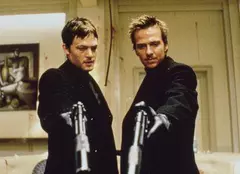 Filme la TV azi, 24 septembrie 2024: „Răzbunarea gemenilor”, „Zbor de noapte”, „Gardienii destinului”, „Contagion: Pericol nevăzut”, „Conspirația”, „Cercul de foc”