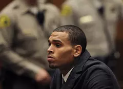 Chris Brown s-a internat la dezintoxicare