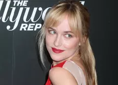 Dakota Johnson are o viaţă amoroasă interesantă