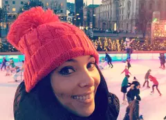 Corina Caragea şi-a sărbătorit ziua printre turişti şi artificii