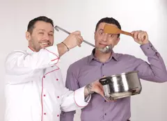 Dezbrăcatu’ şi Remus Nica prezintă, de azi, “Cireaşa de pe tort”
