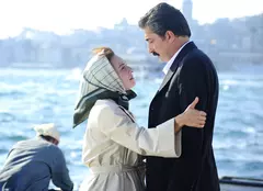 Ayça Bingöl, Cemile din “Trădarea”, a renunţat la chimie pentru actorie