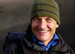 Prezentatorul BBC Paul Rose, atacat de un urs polar în Canada