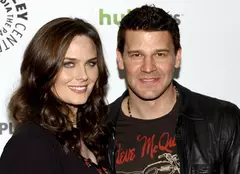 Deschanel şi Boreanaz („Cititorii de oase”) au dat în judecată 20th Century Fox