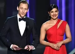 La Emmy, Tom Hiddleston a flirtat cu succes cu Priyanka Chopra