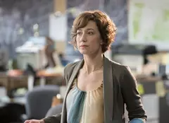 EXCLUSIV | Carrie Coon („The Leftovers”): „Cu cât trăiesc mai mult, familia mea, prietenii, ei sunt tot ce contează, restul sunt înflorituri”