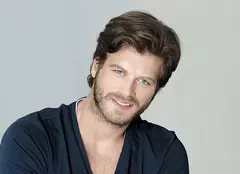 FOTO. Ştim ce a făcut vara aceasta Kıvanç Tatlıtuğ