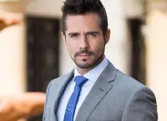 FOTO. Actorul de telenovele Jose Ron şi-a dus iubita în vacanţă prin Europa