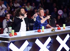 În prima ediție a show-ului, jurații dansează împreună cu publicul pe scena „Românii au talent”