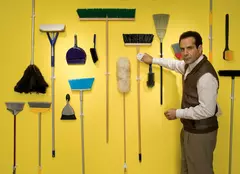 „Monk”, serialul cu Tony Shalhoub în rolul principal, intră în grila DIVA din martie