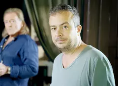 INTERVIU EXCLUSIV. Dragoș Buliga (regizorul „Las Fierbinți”) debutează în lungmetraj cu „Vânătorul de spirite”.