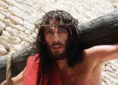Recomandarea TVmania pentru seara de vineri, 6 aprilie: „Iisus din Nazareth”, cu Robert Powell