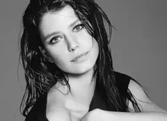 FOTO. Beren Saat este în vacanţă. Aflaţi ce destinaţie a ales actriţa din „Iubire ascunsă”!