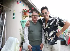 FOTO. Cine sunt prietenii lui Ștefan Bănică și soția lui Marius Florea Vizante, în serialul de comedie „Liber ca pasărea cerului”