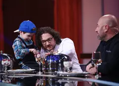 Diseară, de la 20:00, pe Antena 1, un copil de 4 ani le gătește chefilor Bontea, Dumitrescu și Scărlătescu