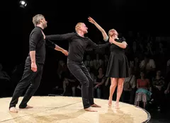 unteatru difuzează gratuit pe 1 mai spectacolul ,,Hamlet’’ și concertul ,,9 piese remixate’’, de Alex Ștefănescu