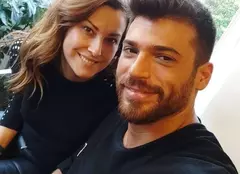 Can Yaman și Özge Gürel au început filmările la serialul „Bay Yanlış”