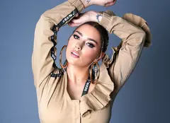 JO debutează în actorie în serialul „Profu`”. Artista se alătură distribuției sezonului 2