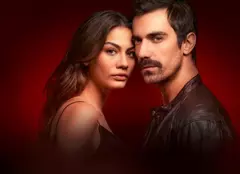 Ce mai fac Demet Özdemir și Ibrahim Çelikkol, protagoniștii din „Prizoniera destinului”
