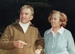 Fotografie rară a cuplului Ceaușescu, scoasă la licitație. Ce nu obișnuia să facă fostul dictator