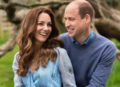 Ducii de Cambridge alături de cei trei copii în imaginea oficială de pe felicitarea de Crăciun