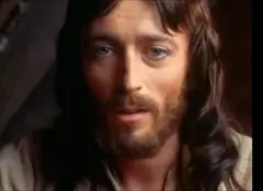 Cum arată Robert Powell la 81 de ani: Transformarea spectaculoasă a actorului care l-a jucat pe „Iisus din Nazareth”